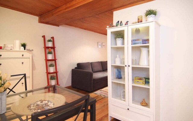 Traditional 1 Bedroom Apartment In Sleepy Alfama