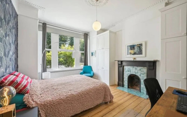 Stylish and Spacious 3 Bedroom Garden Flat in Fulham