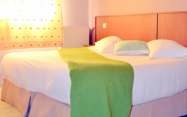 Hôtel CARRER Le Rhien