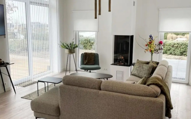 Beautiful Chalet With Office, in Zeeland
