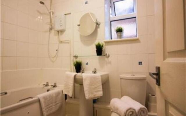 Stayzo Penthouse Accommodation 2- Premier Lodge