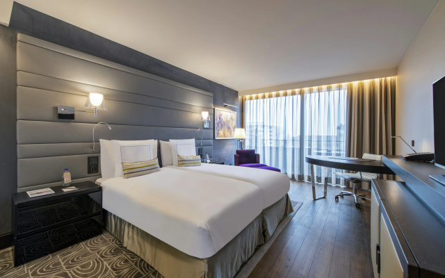 Royal Savoy Hotel & Spa