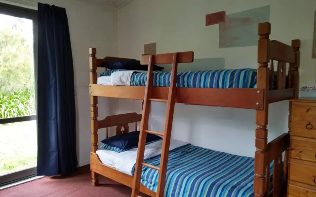 Purple Hen Bunk House - Hostel