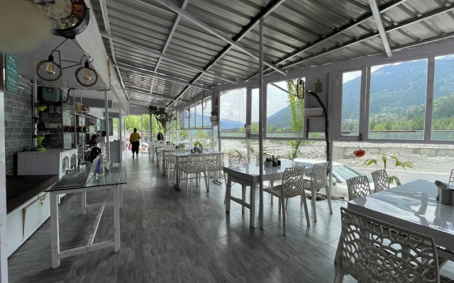 Singh Saab Rooms & Cafe