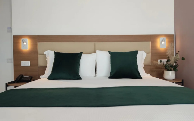 Massimi City Garden Hotel