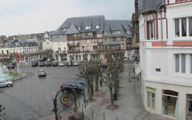Le Petit Morny