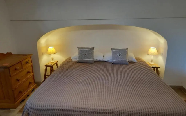 Trullo Home Sleeps 4 With Pool