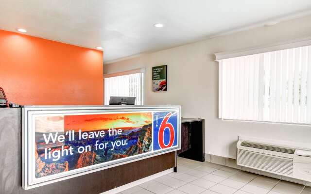Motel 6 Waco, TX - Lacy Lakeview