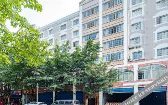 OYO Rongchang Xuefu Hotel (Chongqing Southwest University)