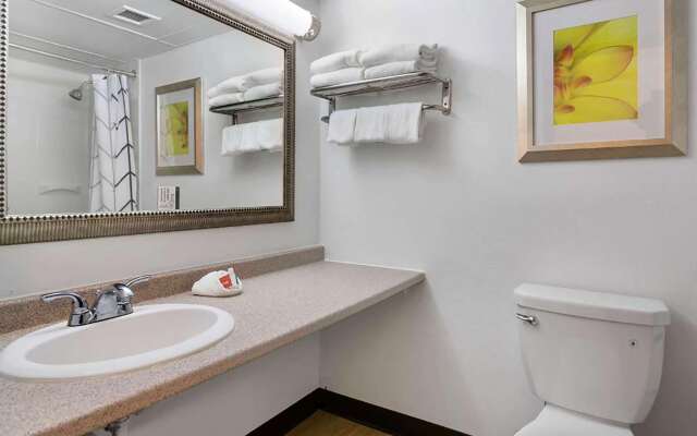 Days Inn by Wyndham Erie