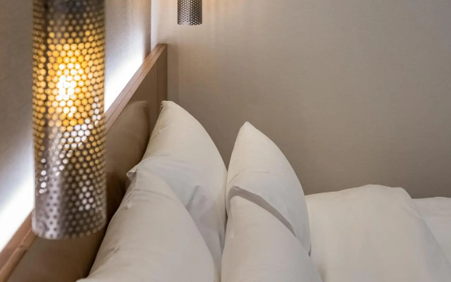 Stubborn Hotel
