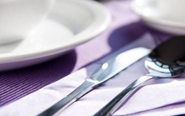 Blooms Boutique Hostel Inn & Apartments