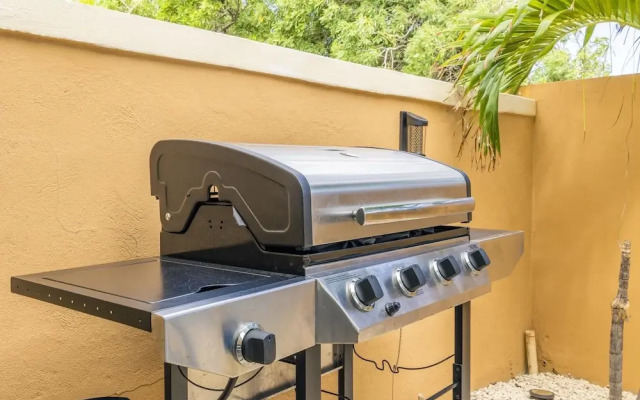 Gold Coast Townhome w Pools GYM 24 7 Security