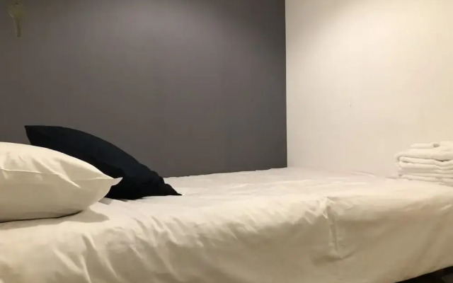 Henry's Apartment- Executive 717