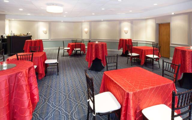 Ramada Plaza by Wyndham Chicago North Shore