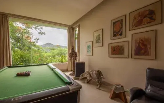 The Glass House by Vista Rooms