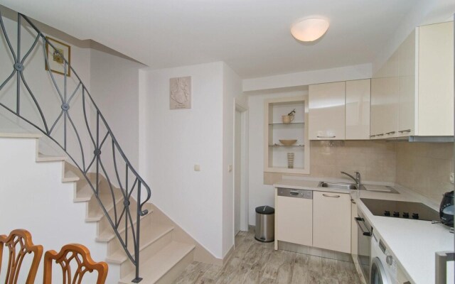 Nice Home in Omis With Wifi and 2 Bedrooms