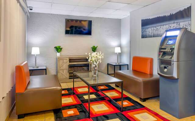 Motel 6 Milwaukee, WI - Glendale