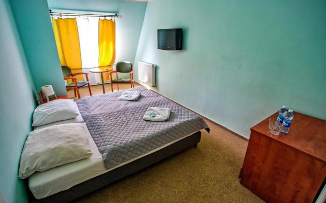 Centrum Szkoleniowo Rekreacyjne Hotel Karolinka