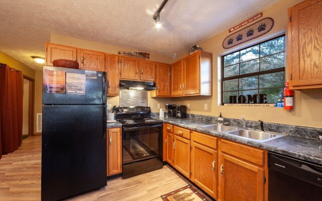 Bearfootin' 3 Bedroom Cabin by RedAwning