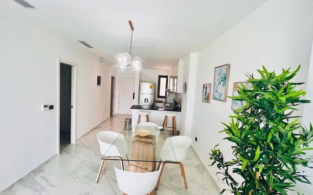 Luxury Apartment With Pool And Golf View