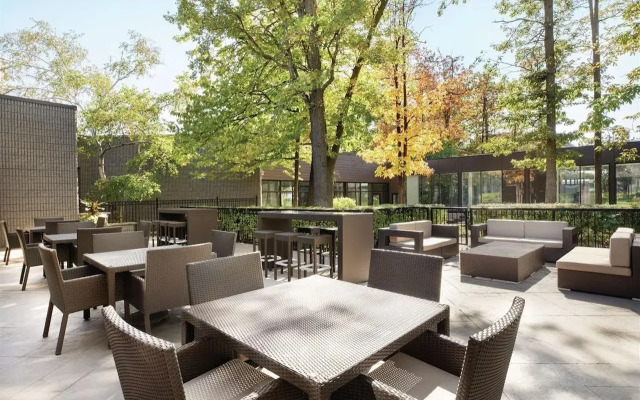 DoubleTree by Hilton Toronto Airport