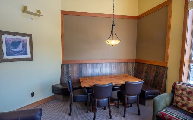 Timberline Lodges by Fernie Lodging Co