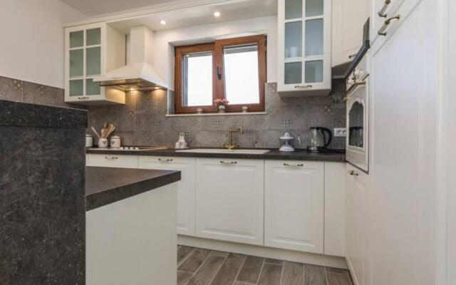 Lux stone house with pool, jacuzzi, sauna near beach