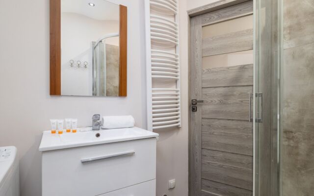 Daszyńskiego Apartment Cracow by Renters