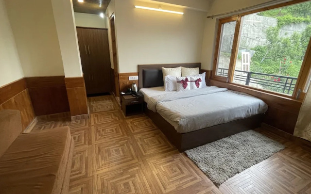 Singh Saab Rooms & Cafe