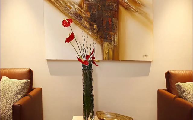 Reina Isabel Hotel & Suites