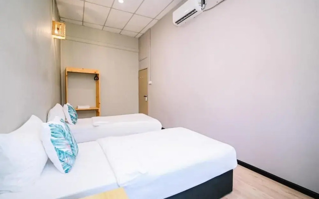 Swing & Pillows at 87 Chulia St