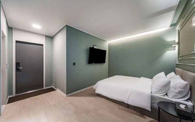 Brown Dot Hotel