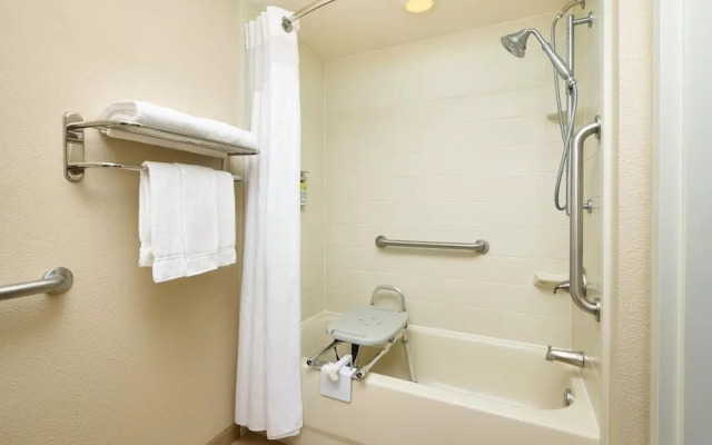Holiday Inn Express & Suites Alpharetta - Windward Parkway