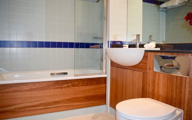 3 Bed Room Flat In Grand Canal With River Views