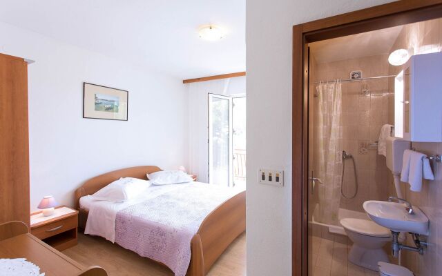 Apartment Rozari - family friendly & sea view: A1-Ivana  Brela, Riviera Makarska