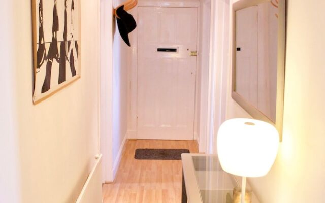 2 Bedroom Central Edinburgh Flat