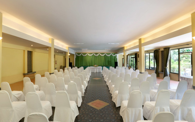 Hotel and Beach Bungalow at Lanta Resort