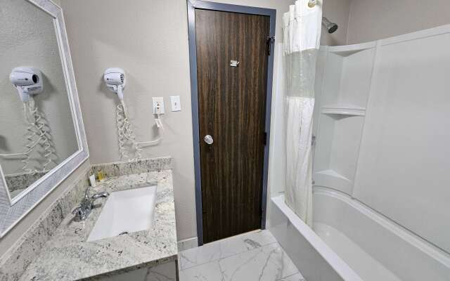 Days Inn by Wyndham Berlin Meriden