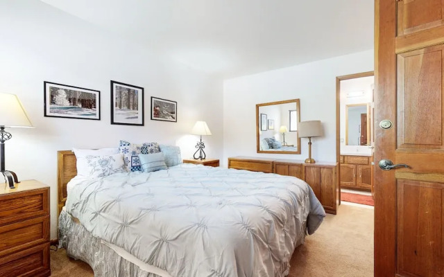 Rainbow S 4 3 Bedroom Condo by RedAwning