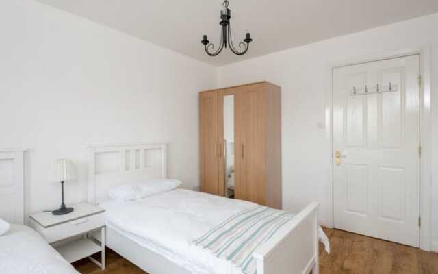 Spacious Flat In Stockbridge