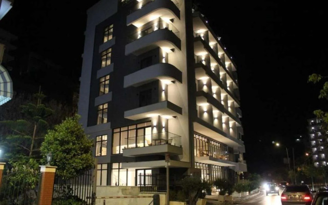 The Queens Lion Premium Hotel