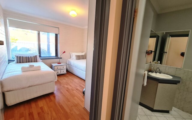 OCEANS 4 Holiday or Business Apartment