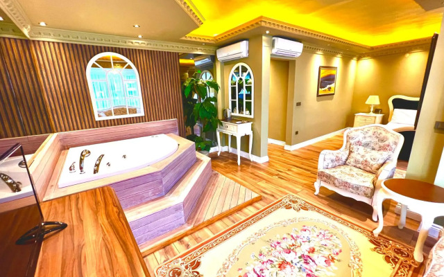 Real King Hotel