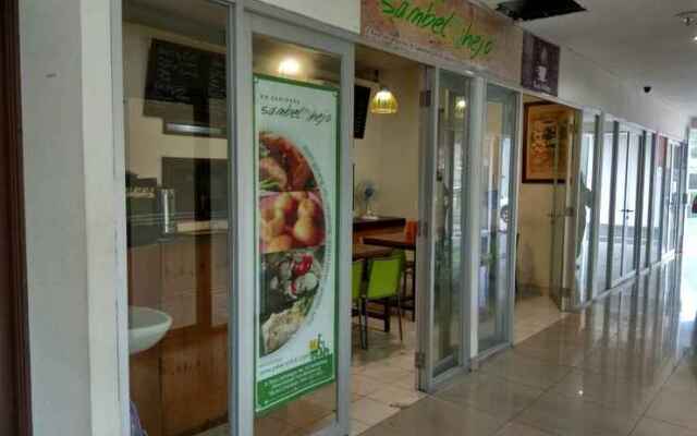 Diajeng Room Near Ipdn