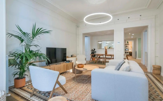 Amazing 5 bedrooms 5 bathrooms by Plaza Catalunya