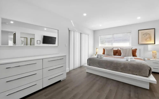 3-BDR Guitar House, Walk to Casino, located close to EVERYTHING