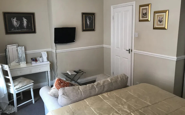 Hollies Guest House