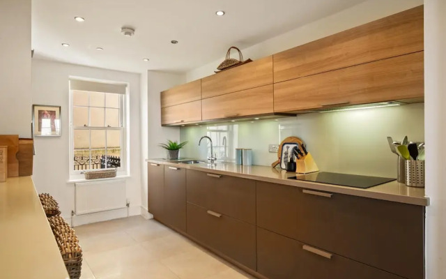 Nash House - Seafront With Parking Close to Town