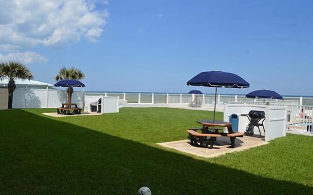 Traders Inn Beach Club